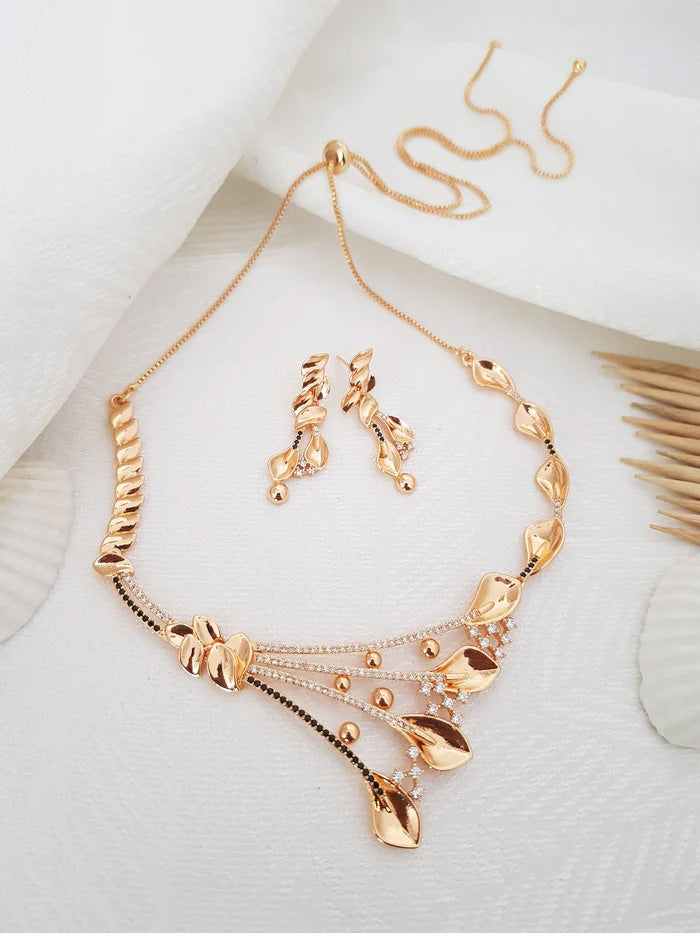 Antique Beautiful Design Rose Gold Necklace