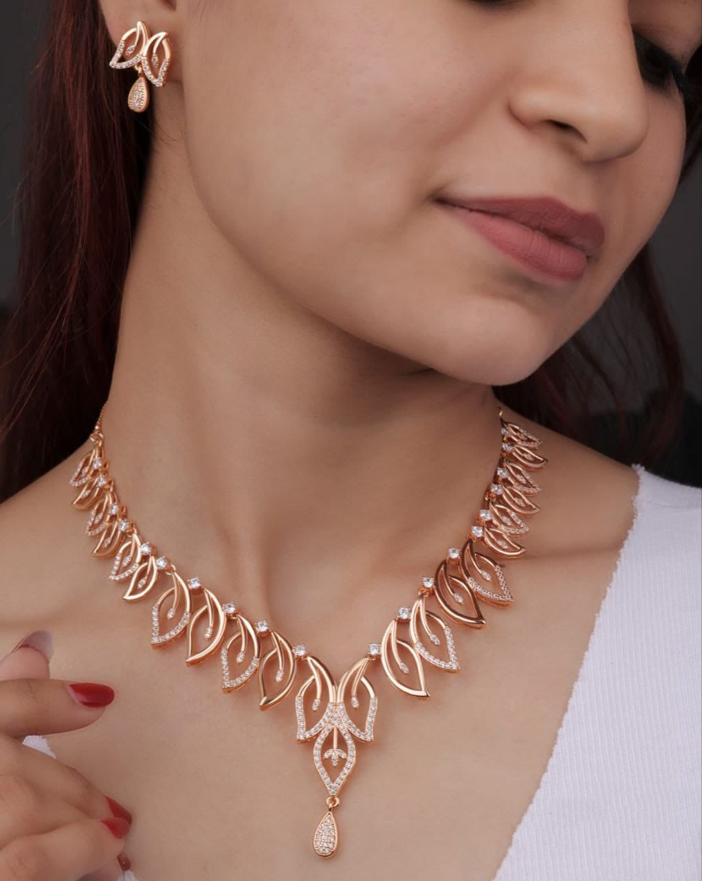 Elegant Gold Plated Leaf Design Necklace
